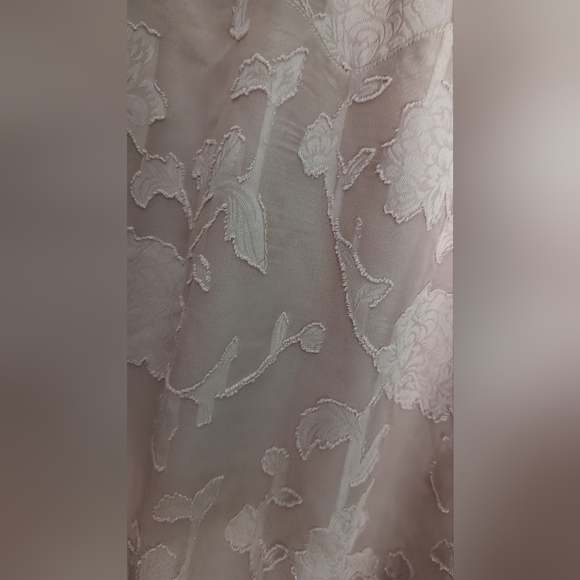 NWT Torrid Chiffon Clip Floral Bubble Hem Blouse Size 3 - Picture 2 of 8